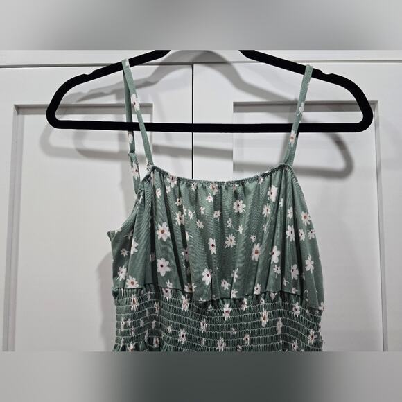 🌼Jumpsuit – Green Daisy Print Size Medium - Picture 4 of 16